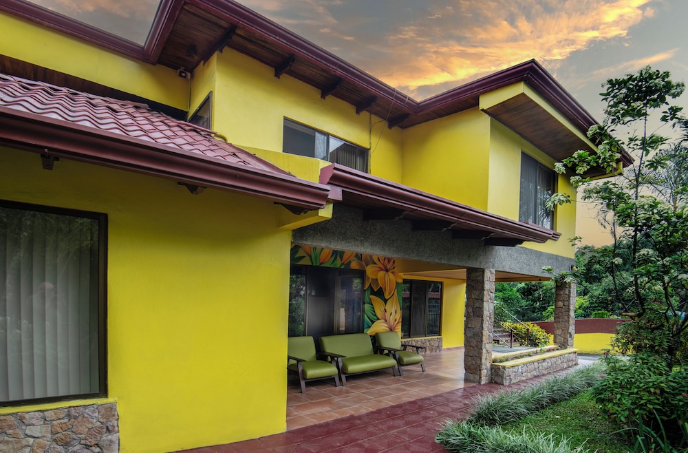 La Terraza Guest House 2/50