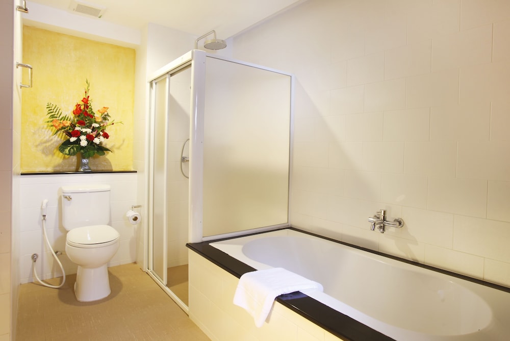 PALMYRA PATONG RESORT 54/61