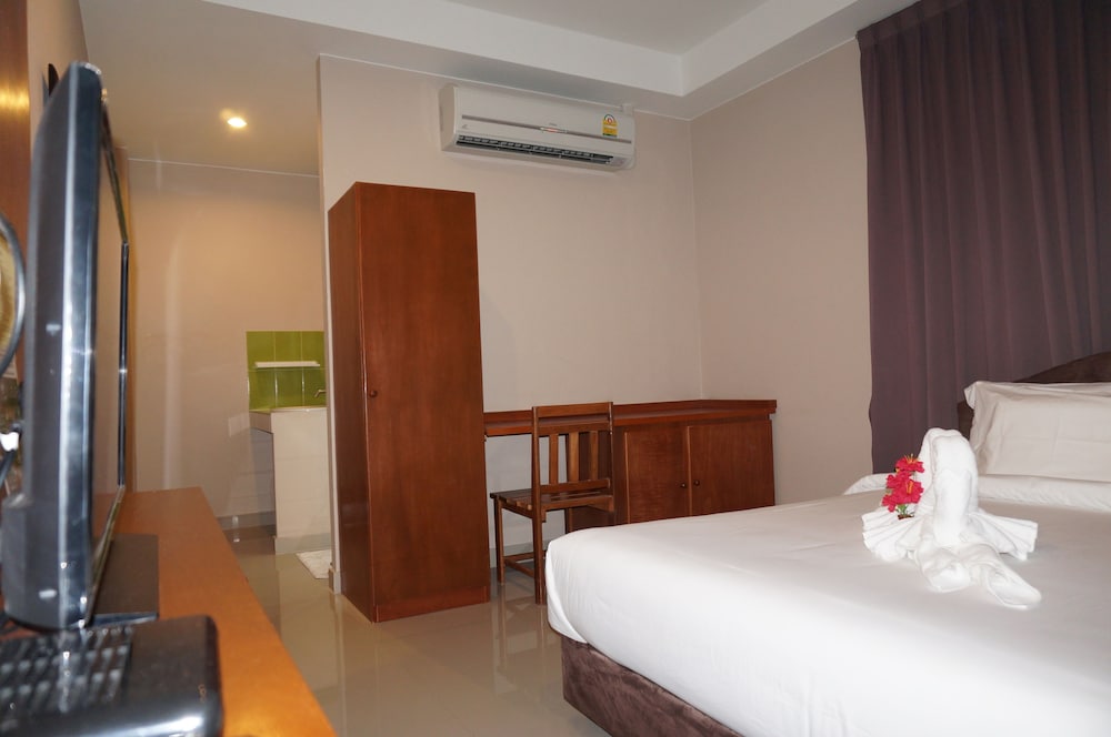 Kata Beachwalk Hotel And Bungalows 27/74