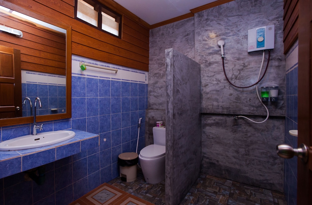 LANTA RIVIERA RESORT 24/37