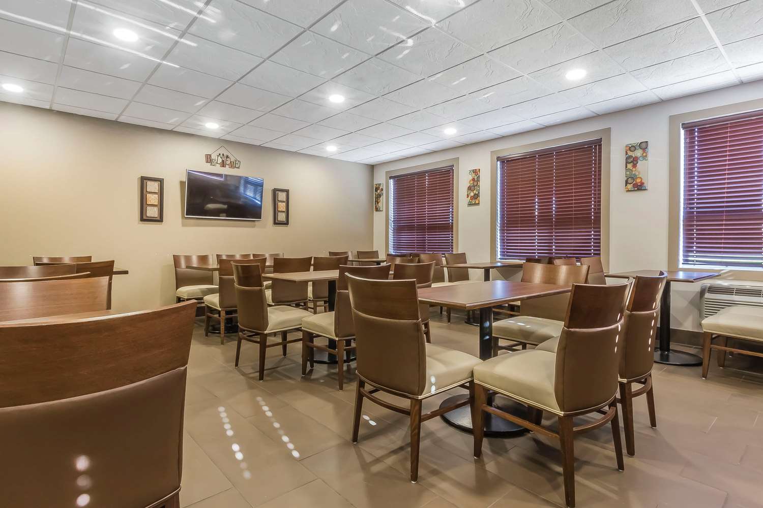 Comfort Inn & Suites Medicine Hat Shopping Centre 11/15