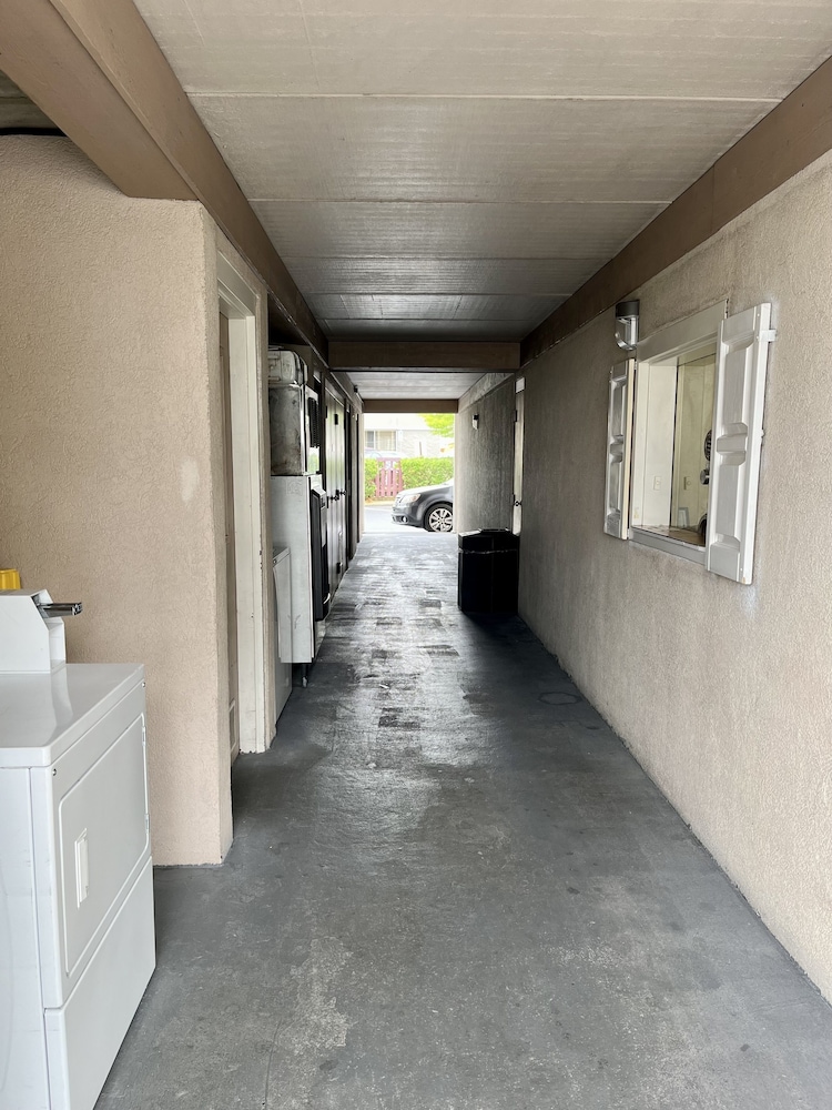West Bank Inn 54/60