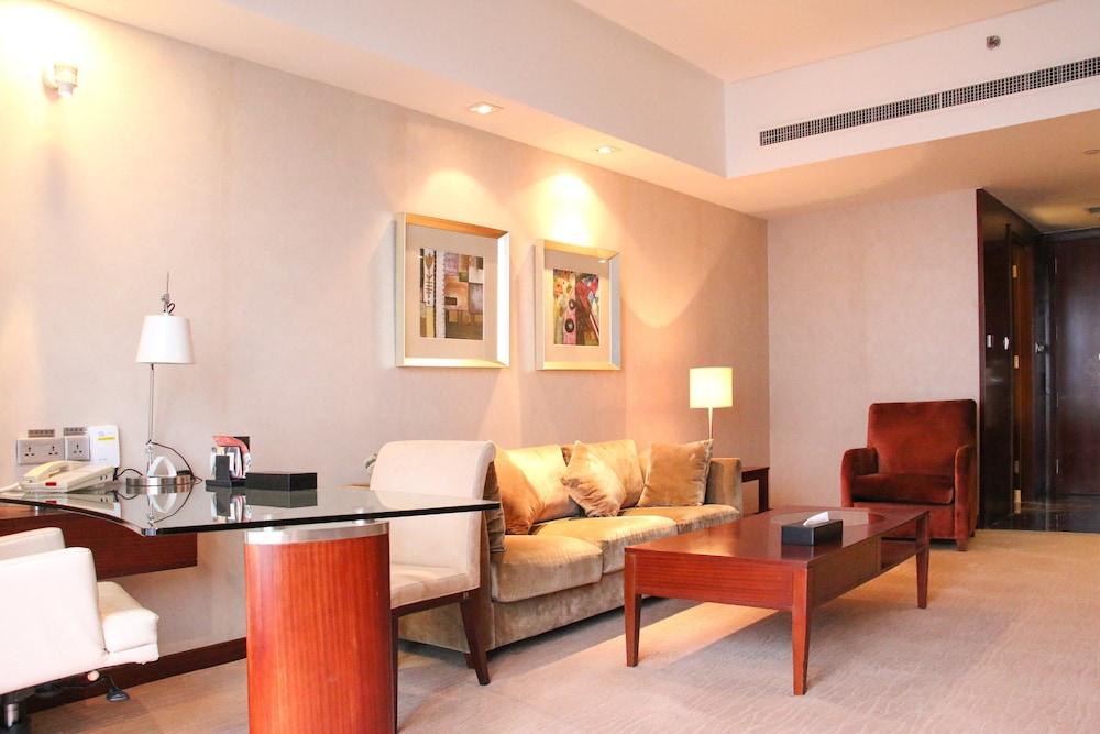 Crowne Plaza Yantai Seaview 52/82
