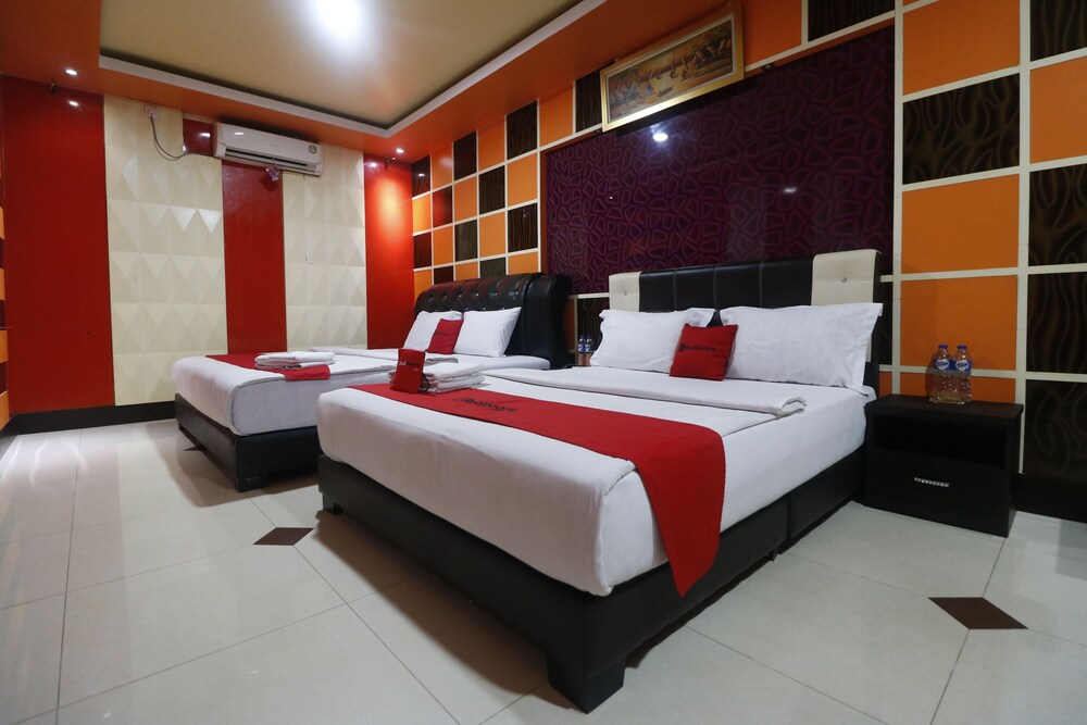 Reddoorz Plus Near Dc Mall Batam 18/39