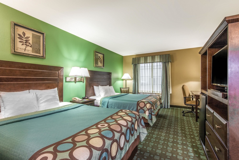 Super 8 By Wyndham Lake Charles Sulphur 24/56