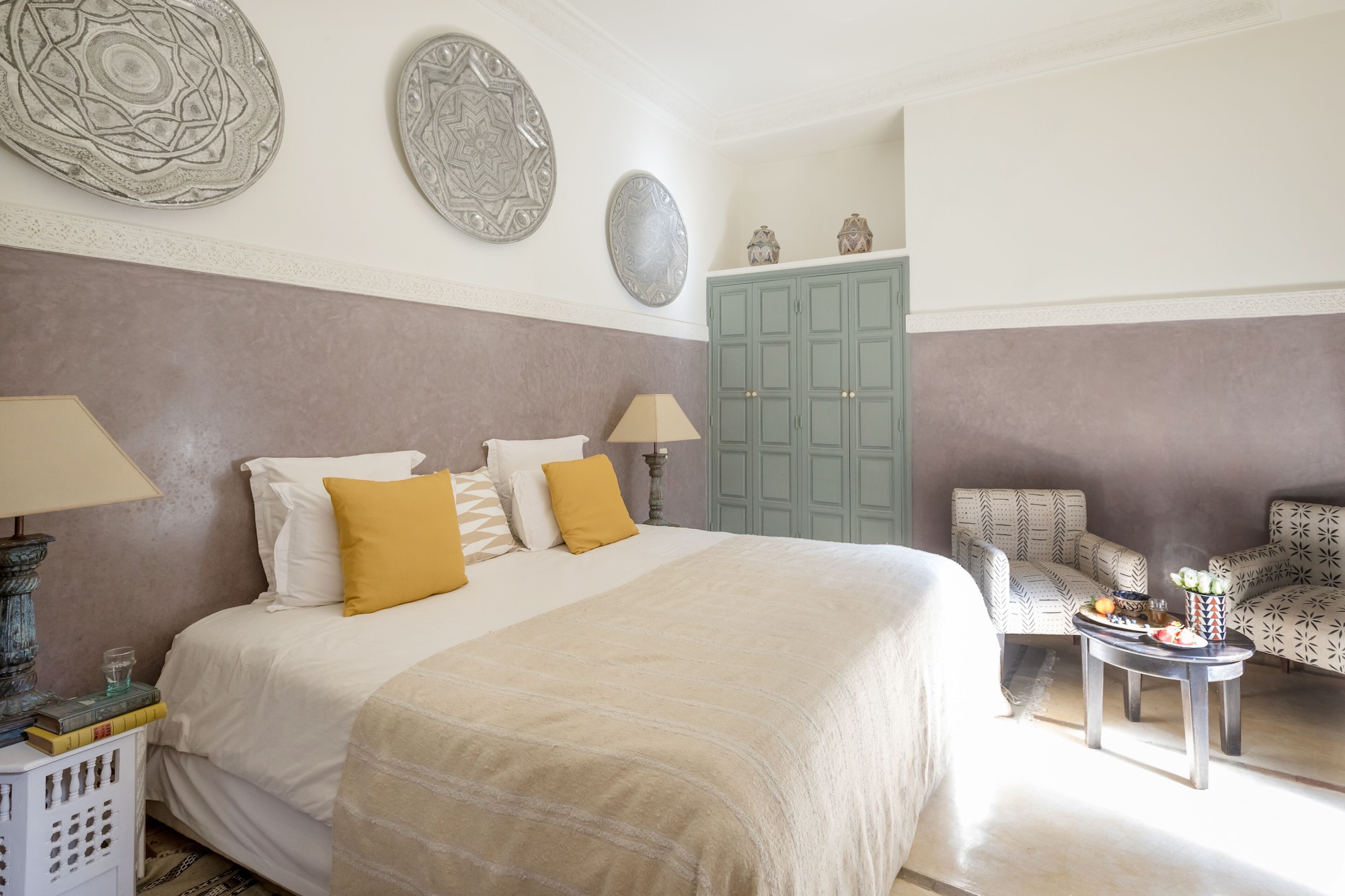 Junior Suite, King Bed, Side View, Bathtub