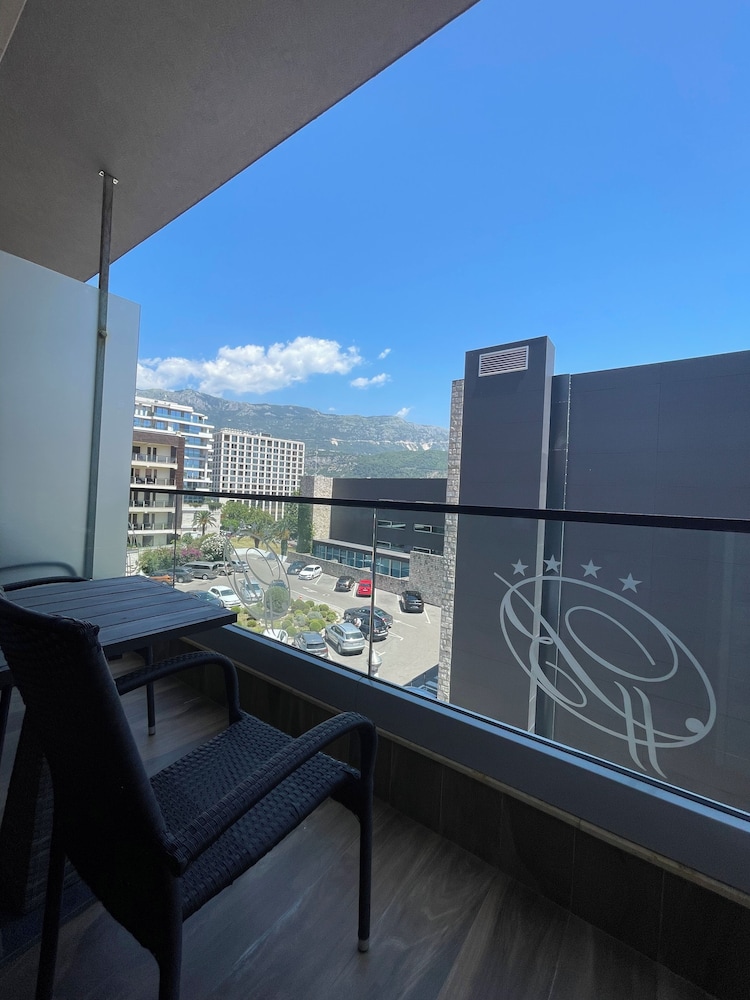 HOTEL BUTUA RESIDENCE 5/100