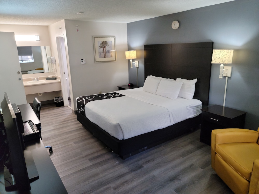 La Quinta Inn by Wyndham Tampa Near Busch Gardens 31/66