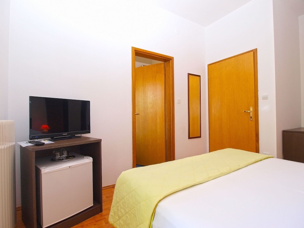Apartments Ivica 1452 13/37