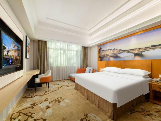 Deluxe, Queen Bed