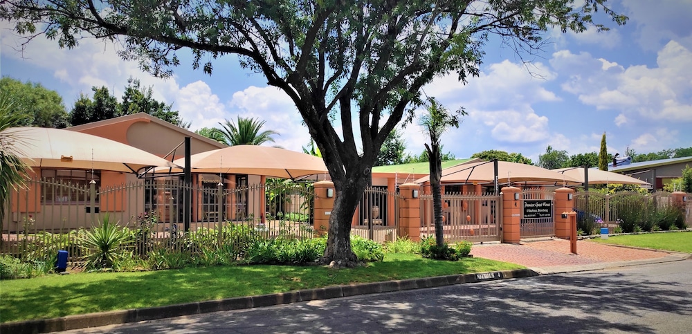 Premiere Guest House 14/20