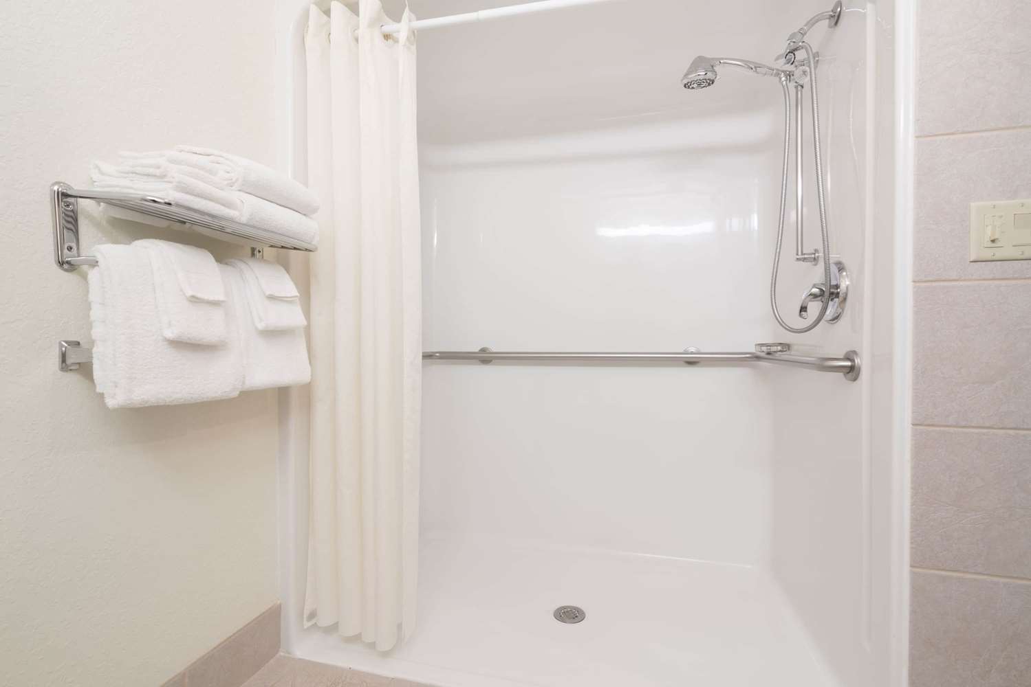 Microtel Inn Suites By Wyndham Rice Lake 33/33