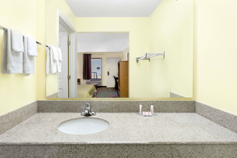 Days Inn By Wyndham Biscoe 10/17