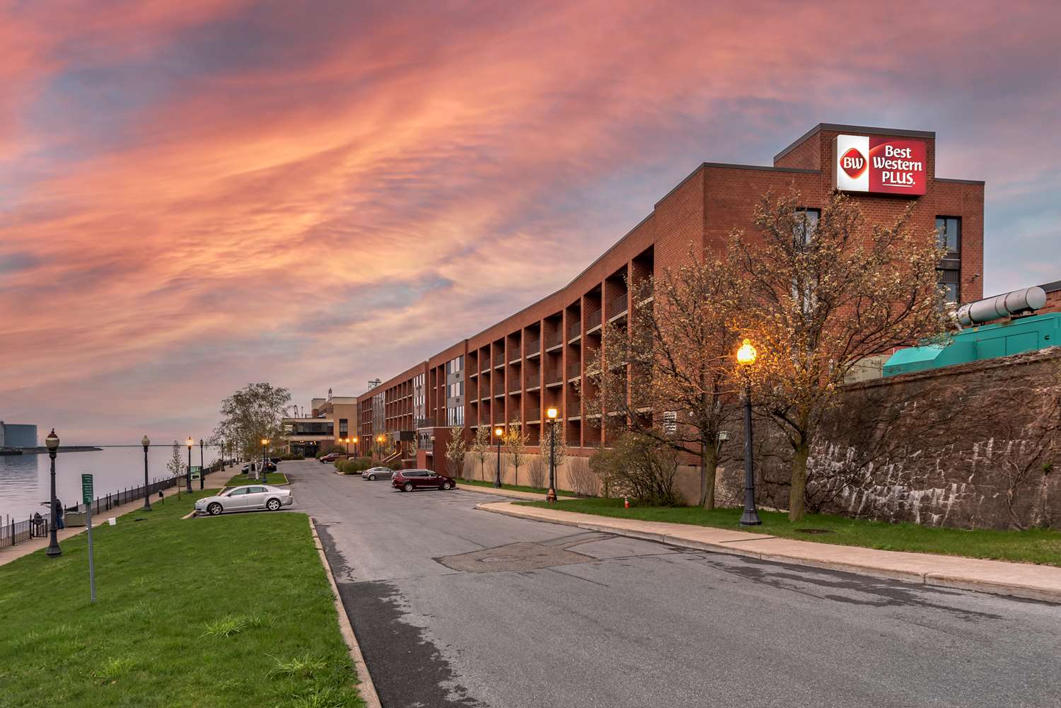Best Western Plus Oswego Hotel And Conference Center 23/24