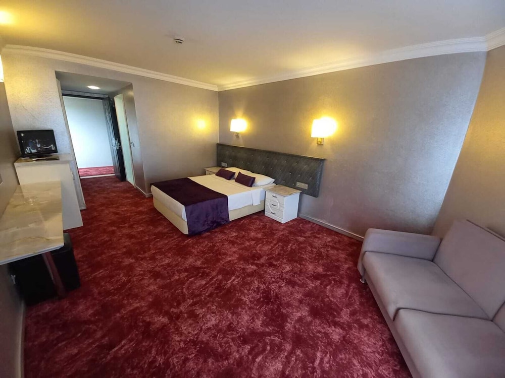 Caprice Beach Hotel 24/67