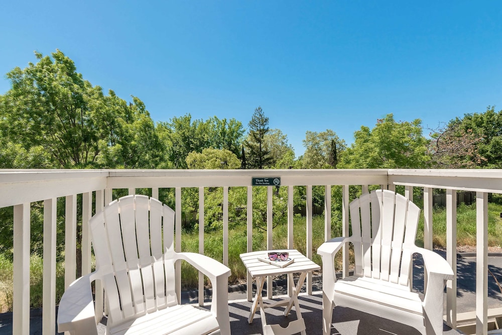 UPVALLEY INN HOT SPRINGS ASCEND HOTEL COLLECTION in CALISTOGA - CA