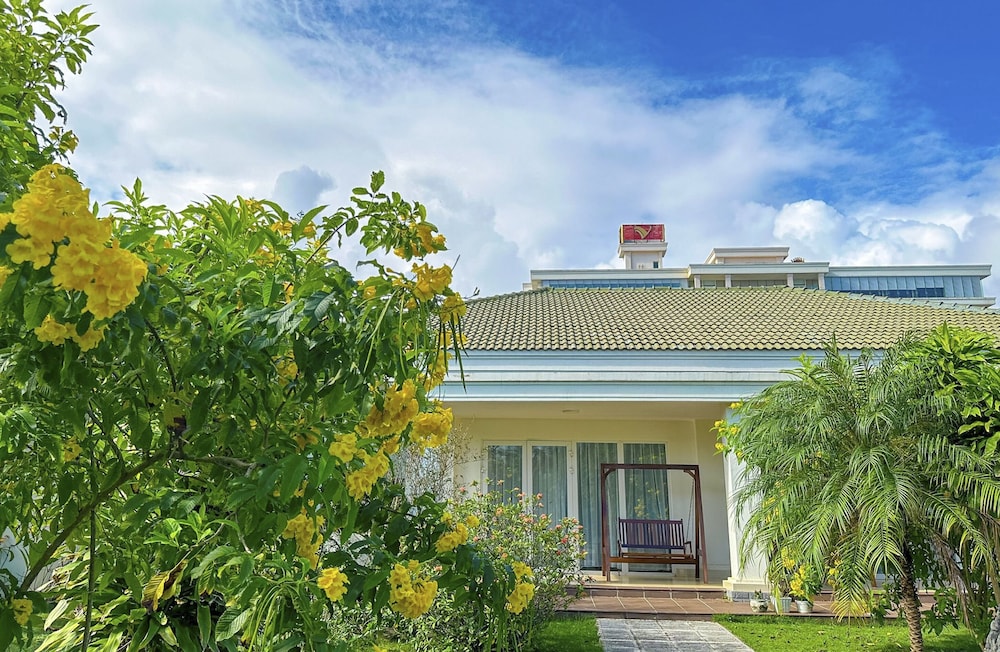 Gold Coast Hotel Resort & Spa 4/50