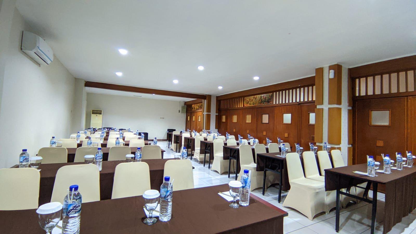 Alexander Hotel Tegal 42/47