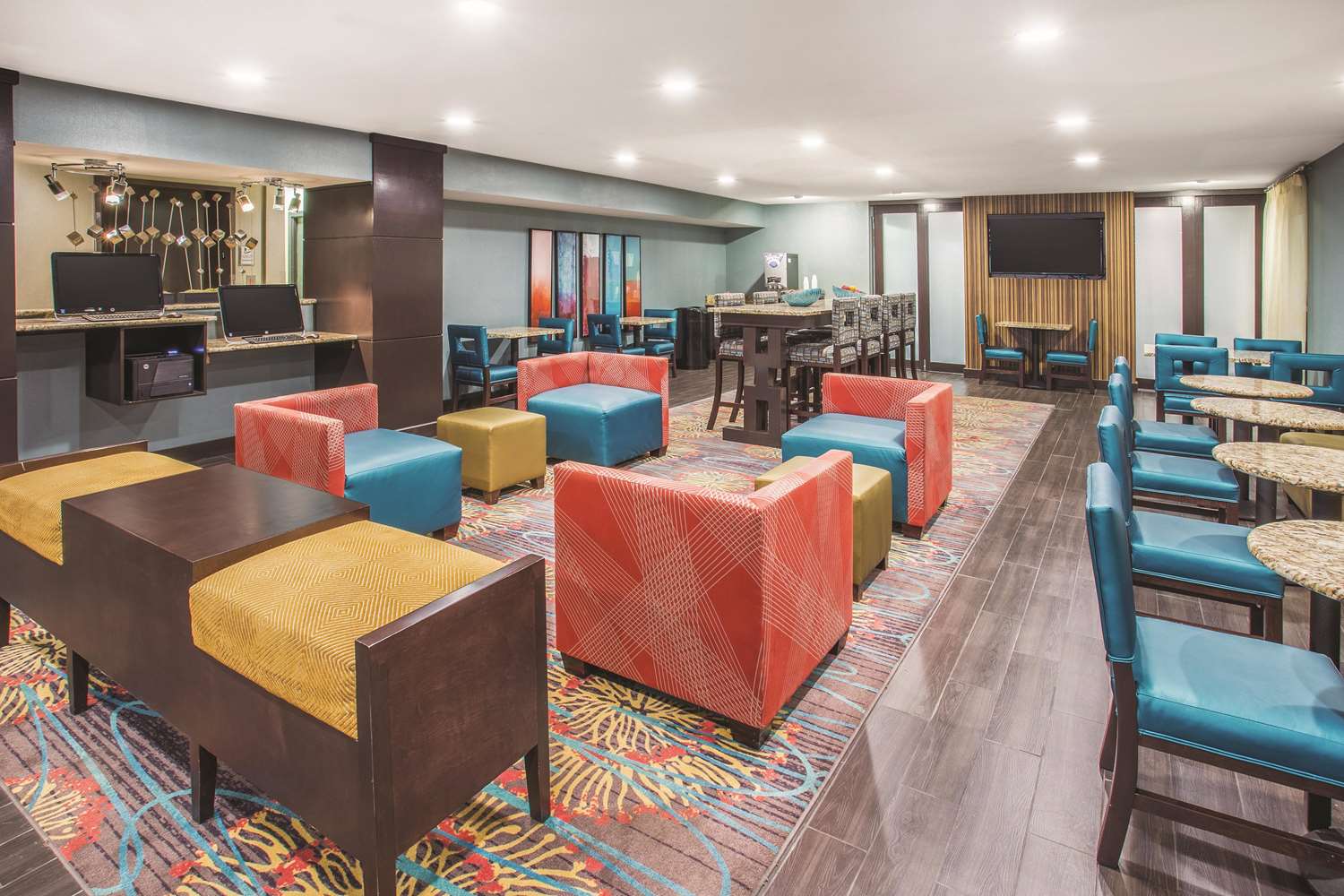 La Quinta Inn and Suites by Wyndham O Fallon, IL - St. Louis 26/37