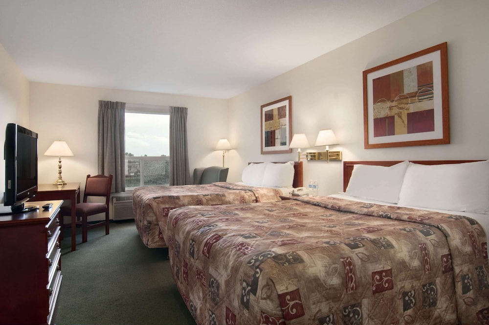 Travelodge By Wyndham Stony Plain 8/38