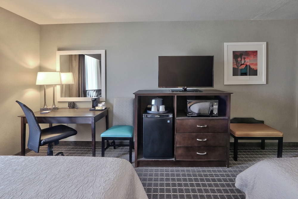 Hampton Inn Suites Albuquerque Airport 25/54
