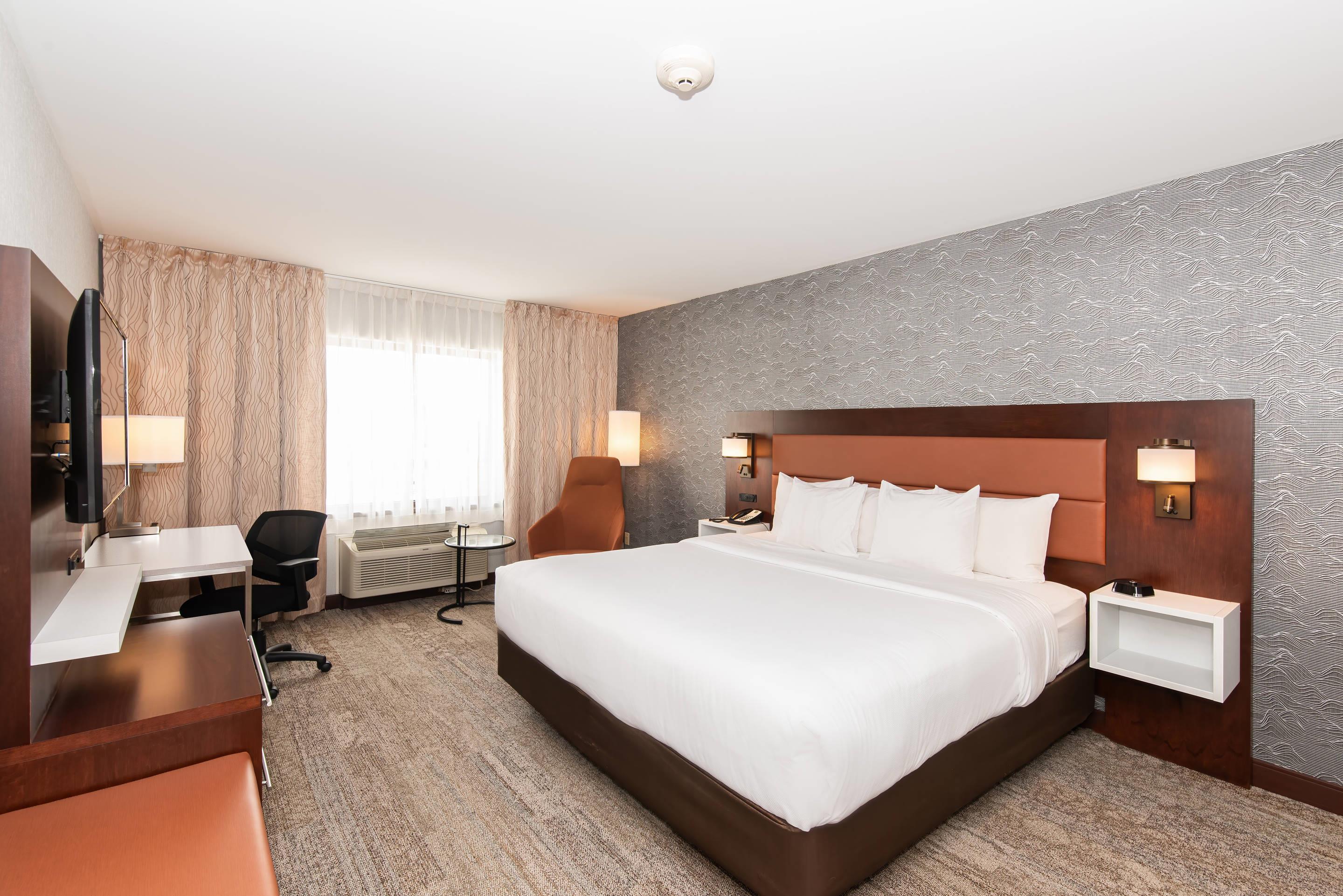 غرفة بسرير كينج، Quality Inn and Suites Val d Or, QC 6/10