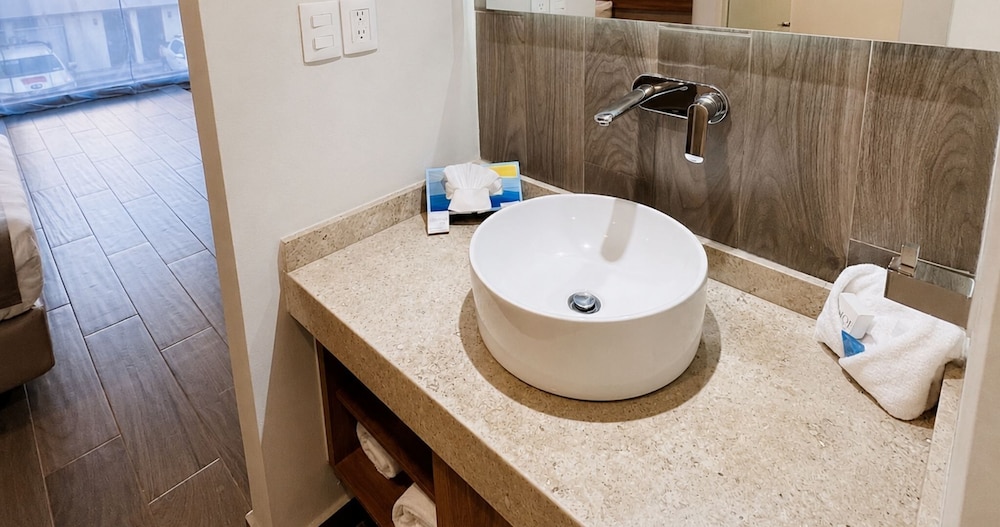 La Posada Hotel &amp; Suites 68/68