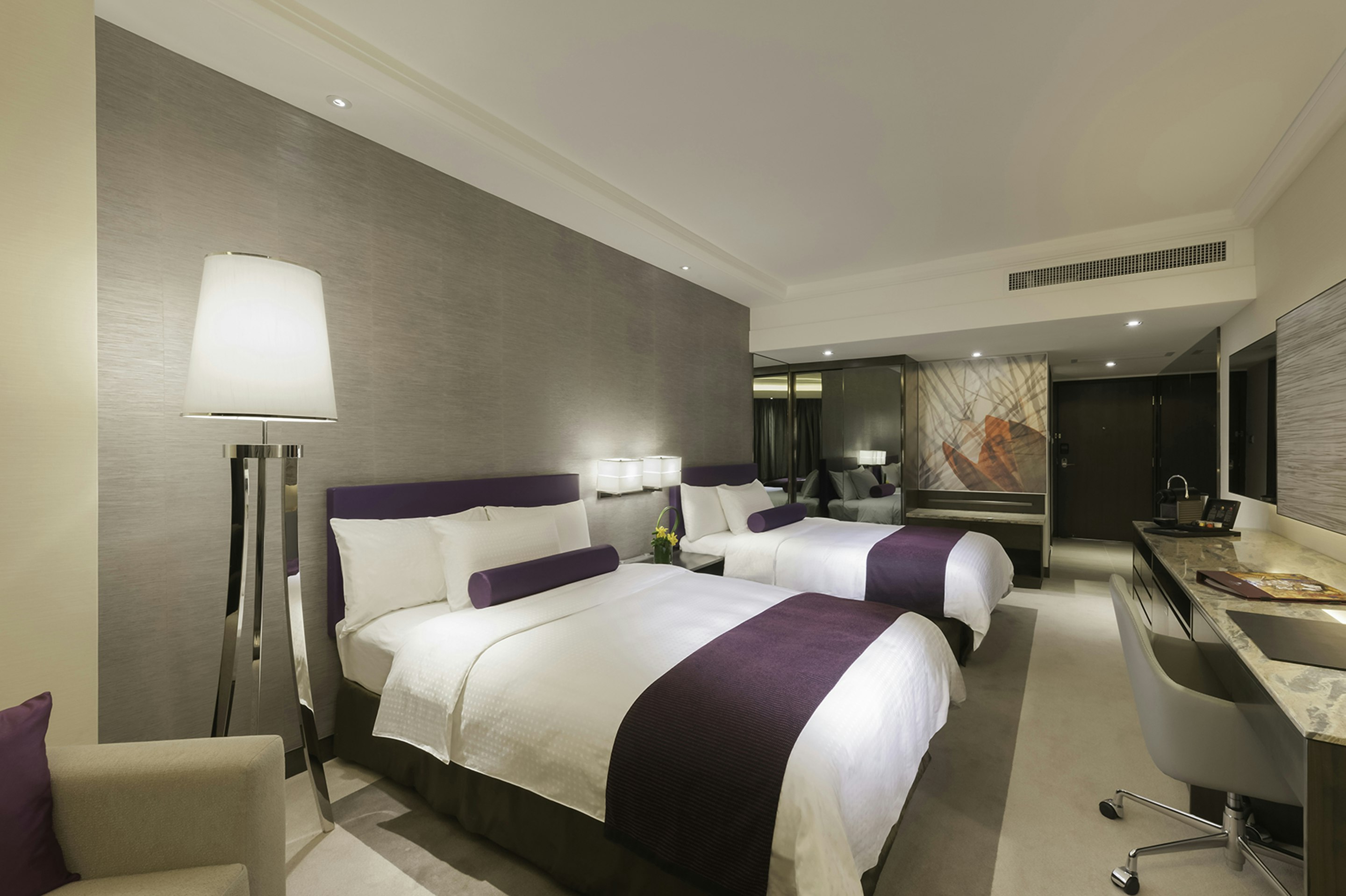 Gateway Hotel 50/50