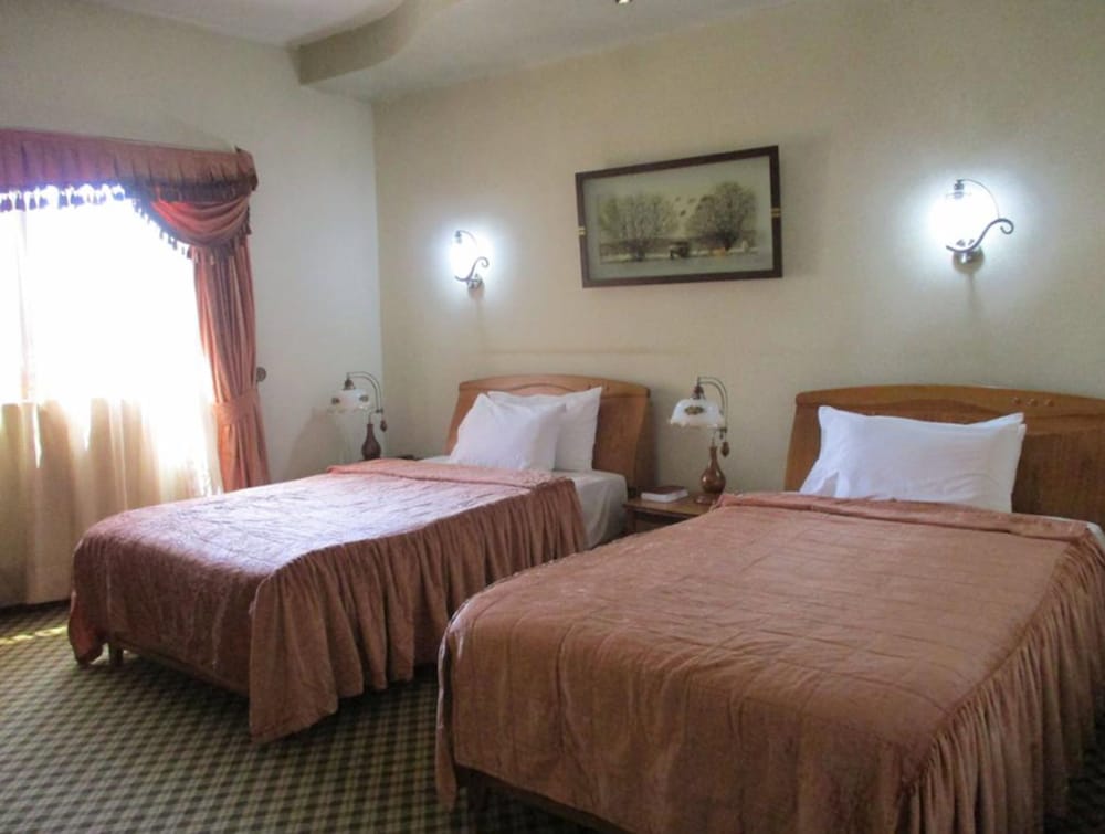 Imperial Royale Hotel 13/66