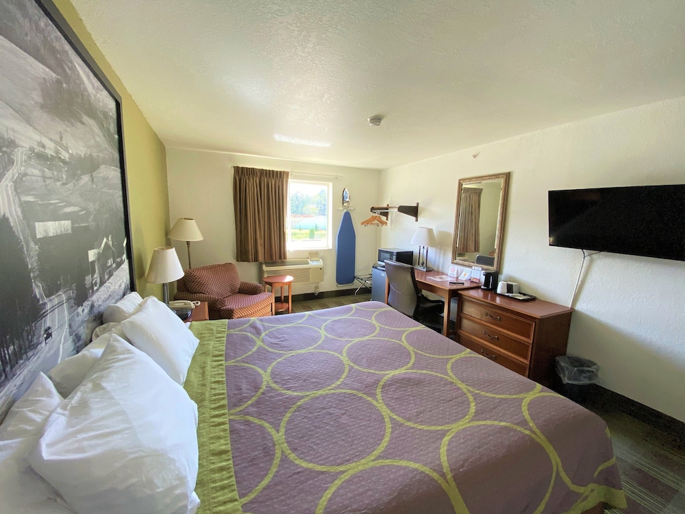 Super 8 by Wyndham Pittsburgh/Monroeville 15/47