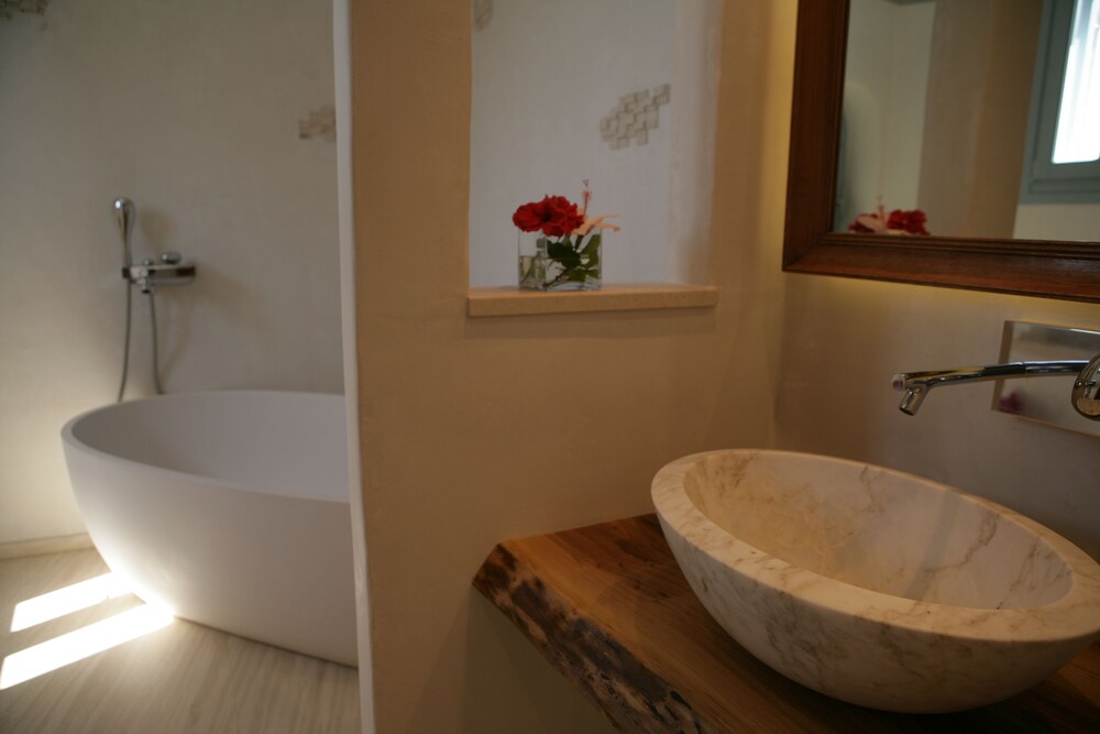 Belvedere Waterfront Villa and Suites 49/49