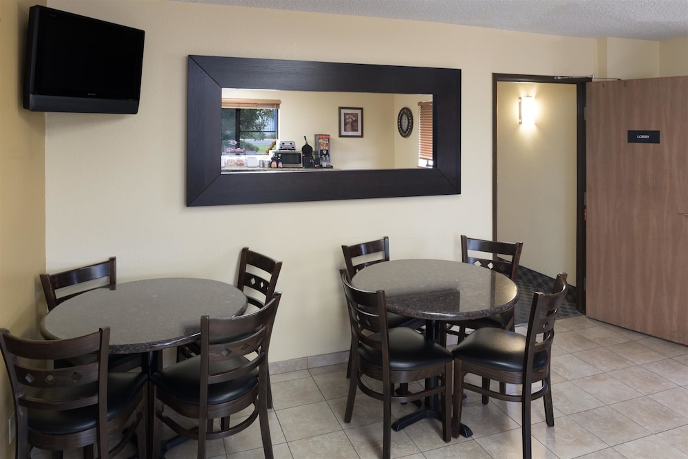 Super 8 by Wyndham Nampa 24/26