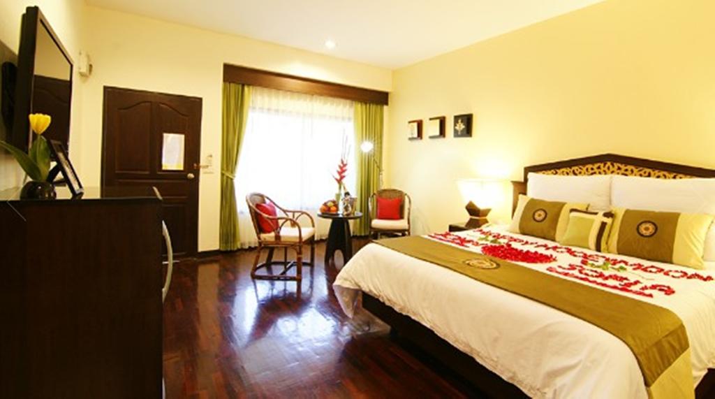 Bungalow, King Bed, Pool View