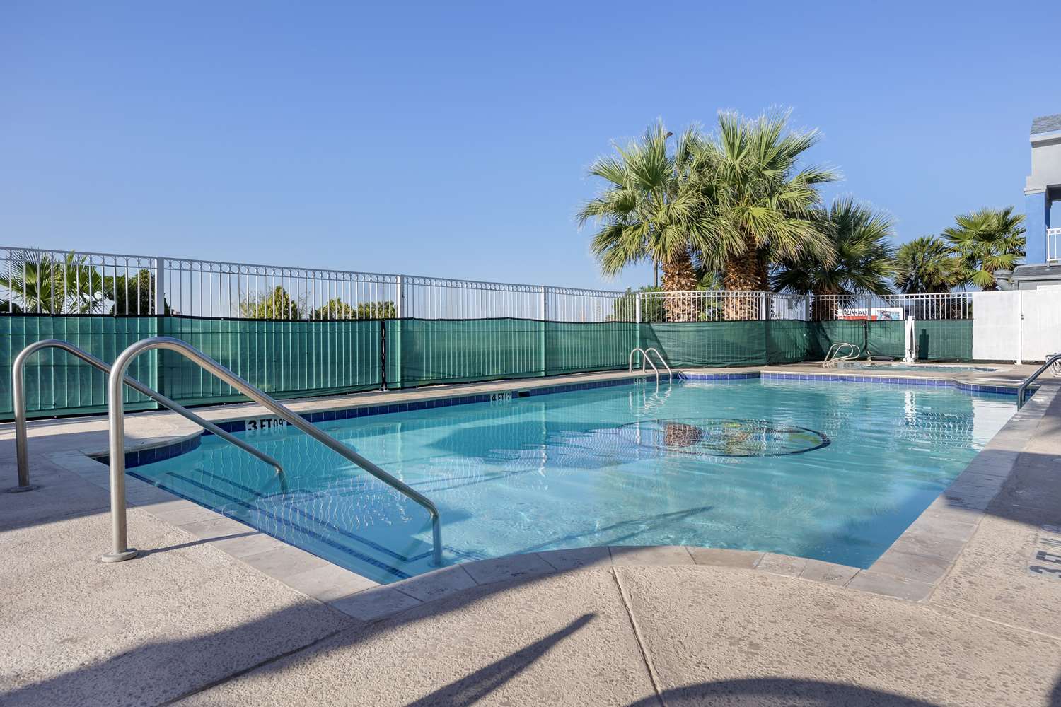 Best Western Anthony/West El Paso 24/42