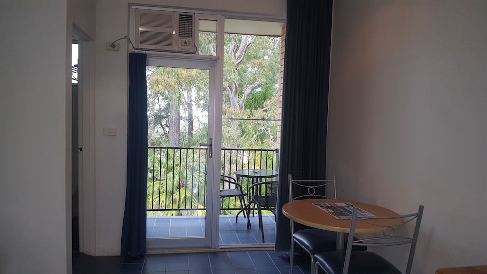 Sanctuary Resort Motor Inn 20/30