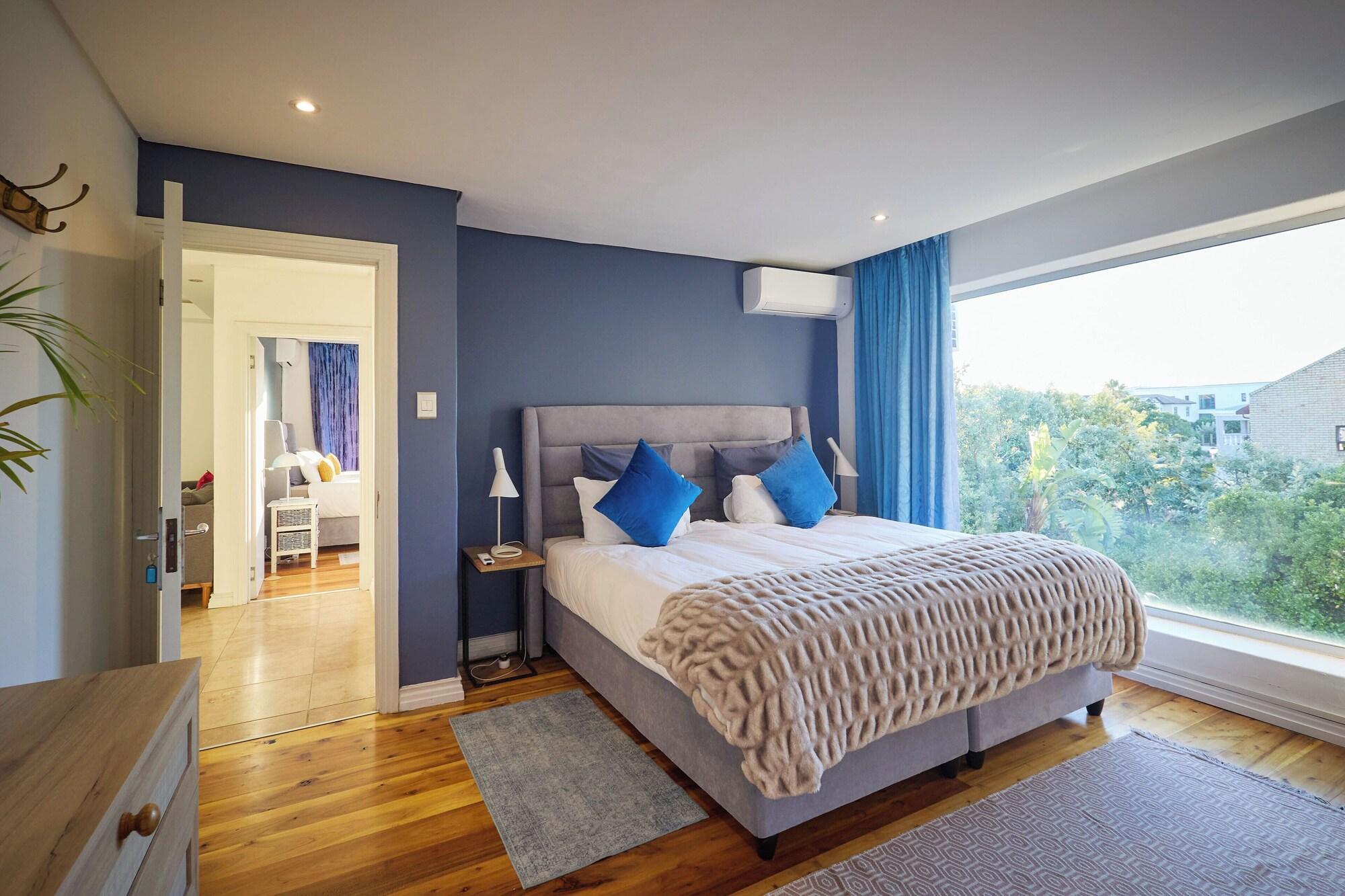 Room, Double or Twin Bed, Courtyard View