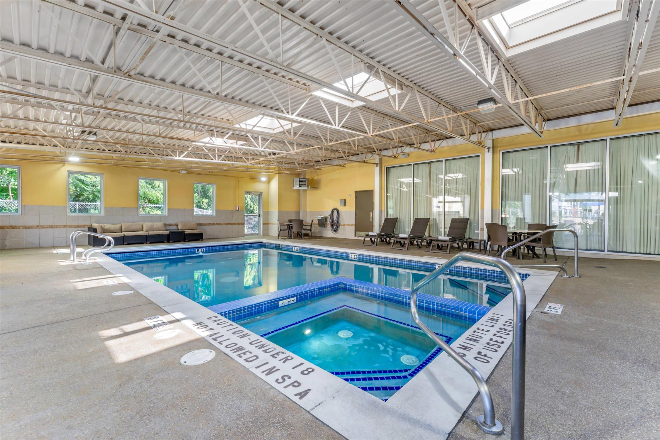 Comfort Inn & Suites Triadelphia - Wheeling 29/38