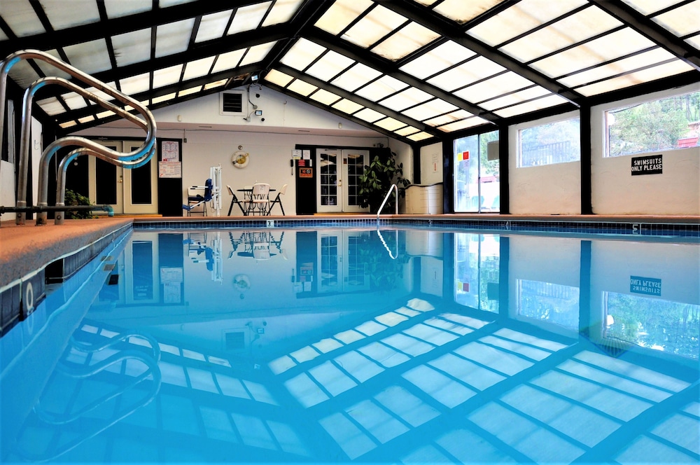 Pinecliff Village Resort 12/69