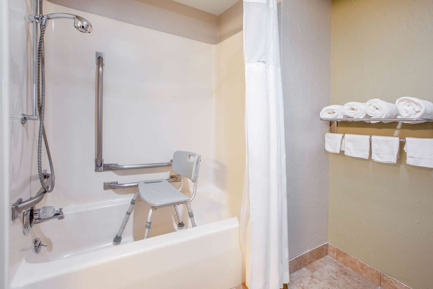 Baymont By Wyndham Grand Rapids Southeast 37/38