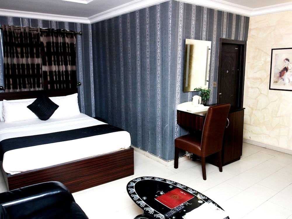Jonaith Hotels & Suites 8/29