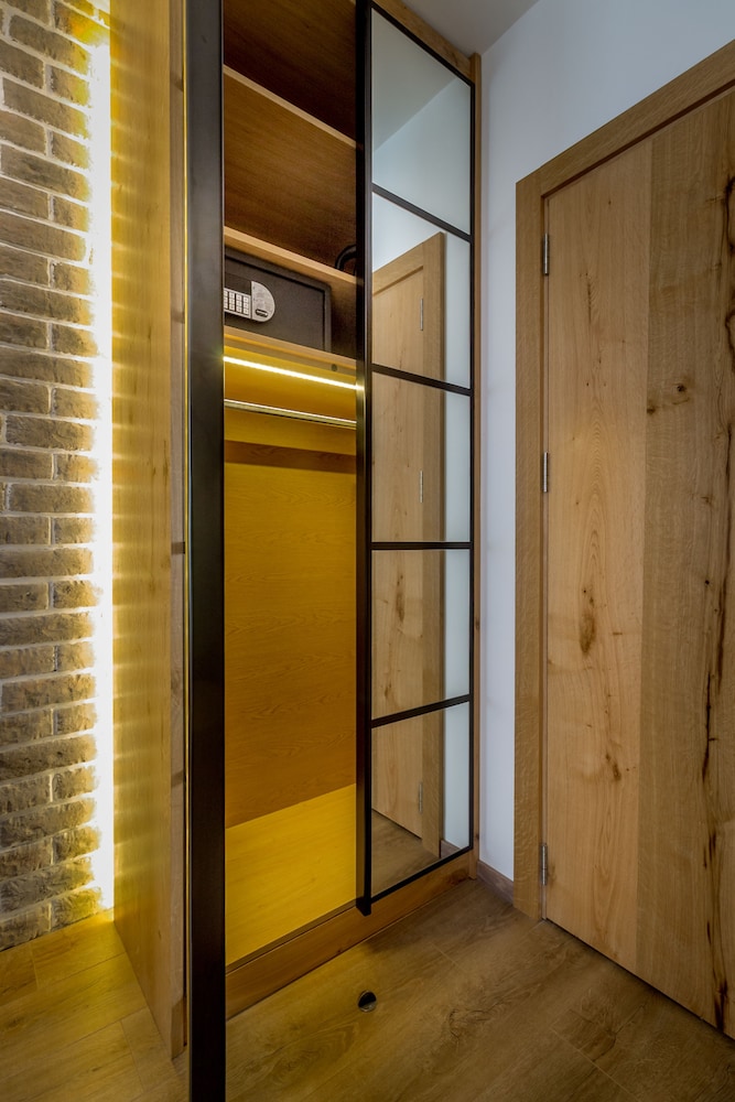 Level Luxury Suites 31/55