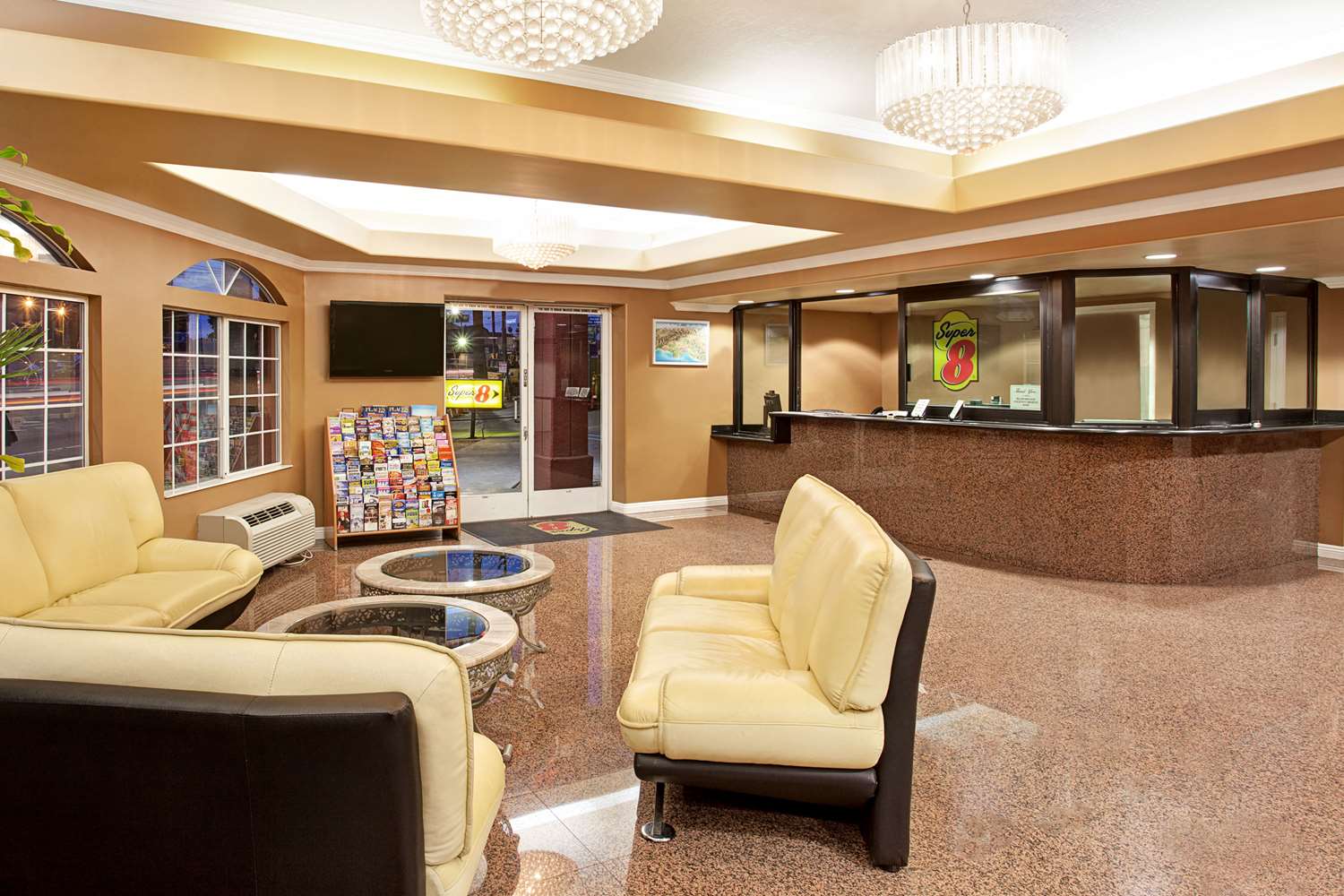 Lobby at Super 8 by Wyndham Los Angeles Downtown, LOS ANGELES - CA