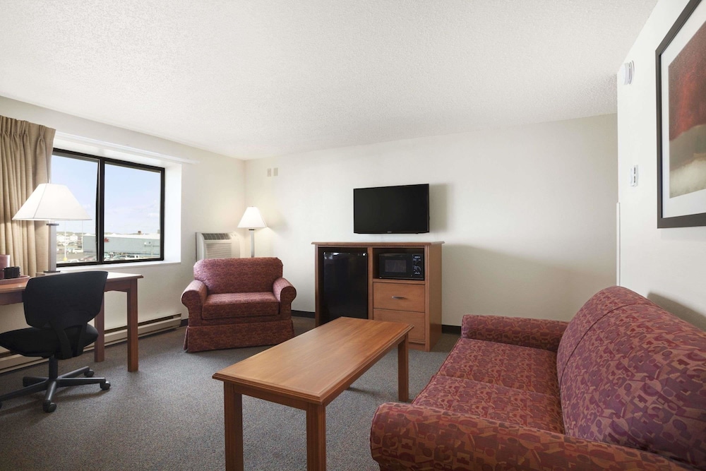 Super 8 by Wyndham Williston ND 24/30