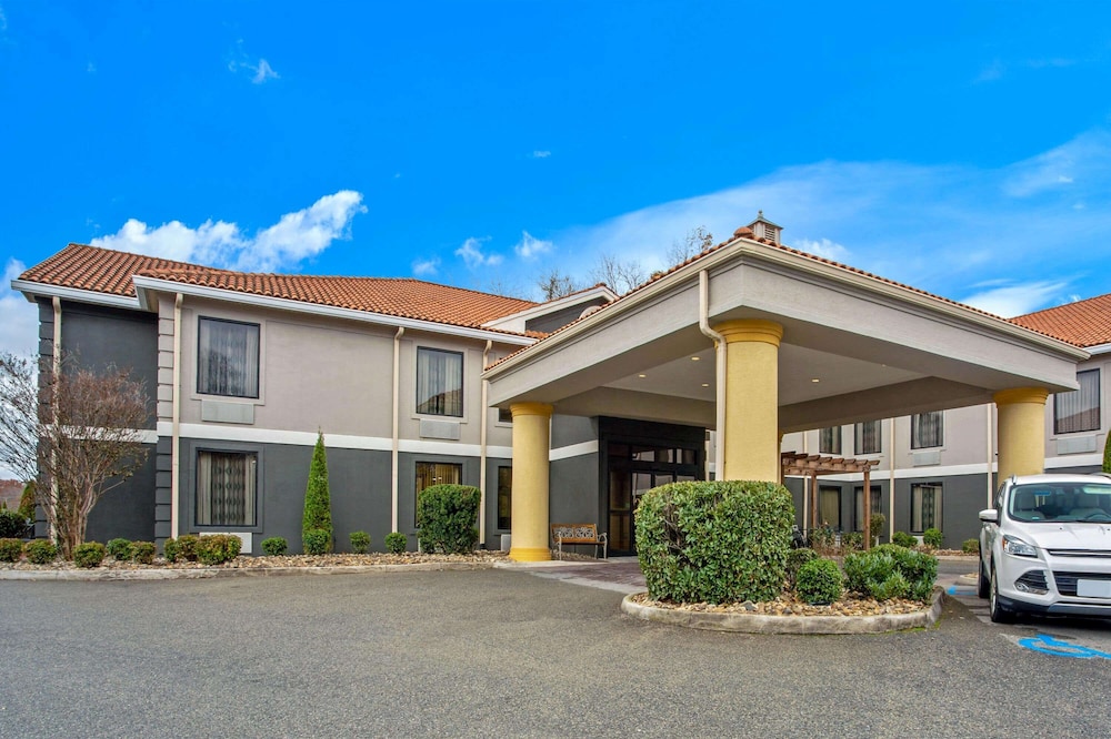 La Quinta Inn by Wyndham Radford 3/44
