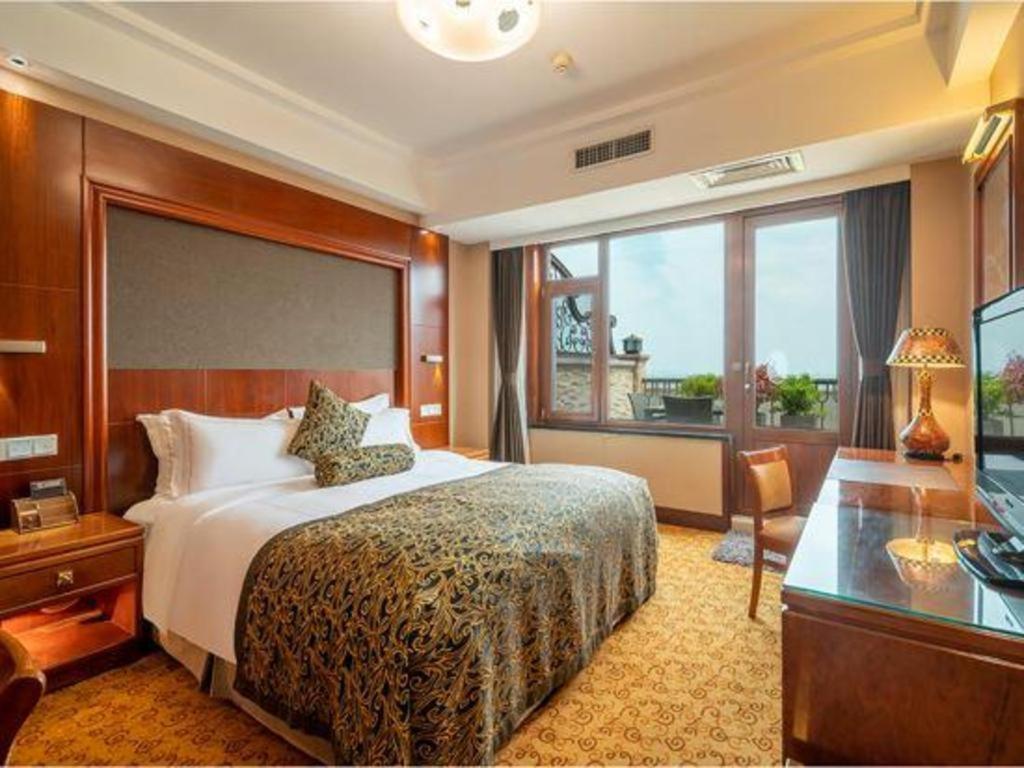 Yantai Golden Gulf Hotel 17/98