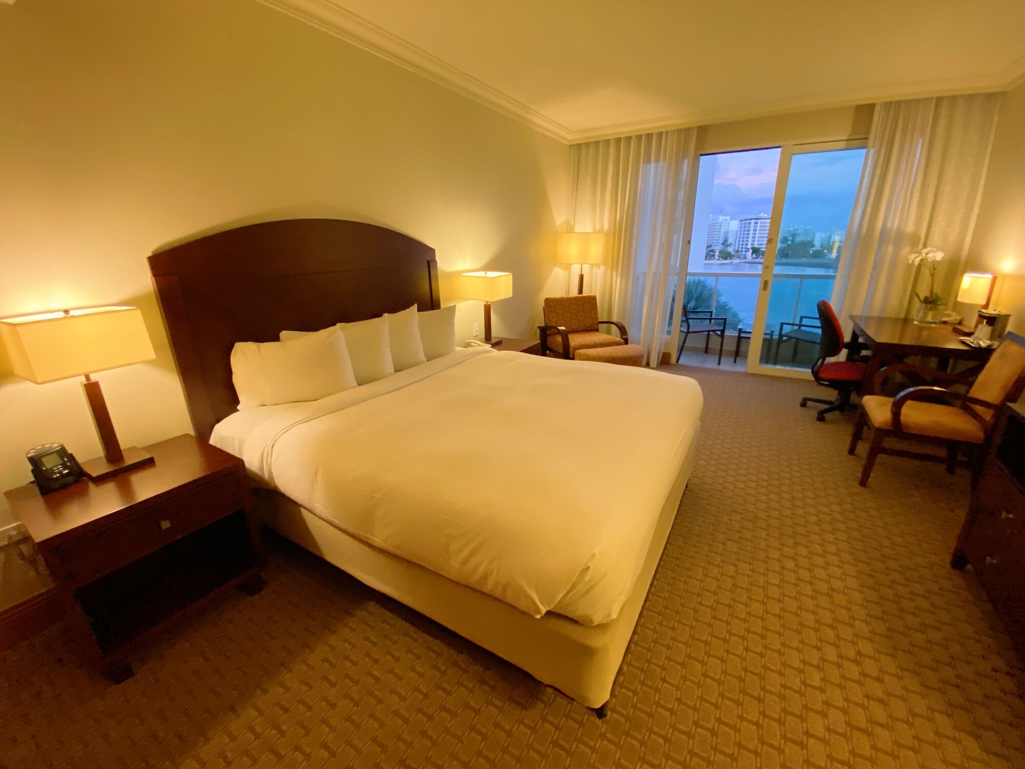 DELUXE, STUDIO, SUITE