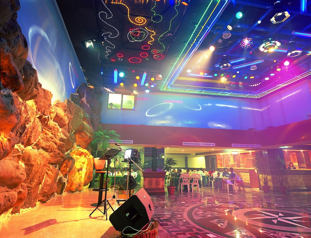Cheng Pao Hotel 53/64