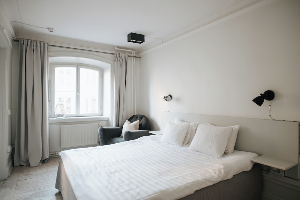 DELUXE, KING BED