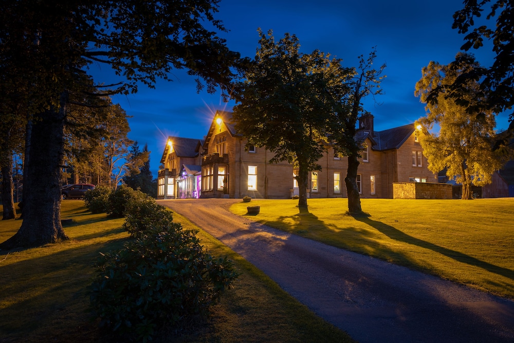 Ledgowan Lodge Hotel 70/72