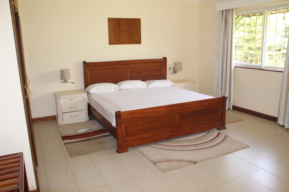Sovereign Hotel 12/50